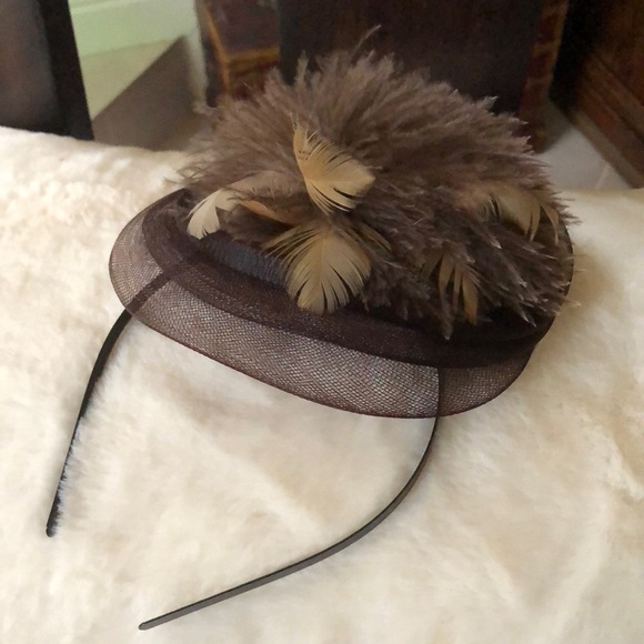 🐎 Handmade feather & netted headband fascinator, slide for position - Picture 1 of 6